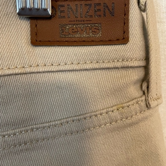 Size 6 Tan Denizen from Levi’s Jean Shorts D2 - Picture 2 of 7